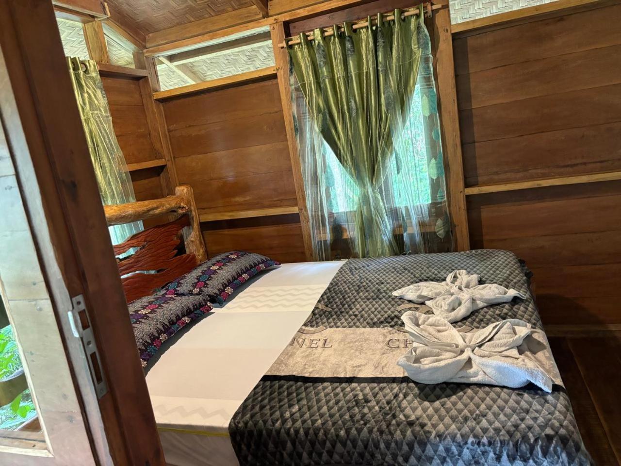 On The Rocks Bungalows, Restaurant And Jungle Trekking Tours Bukit Lawang Esterno foto