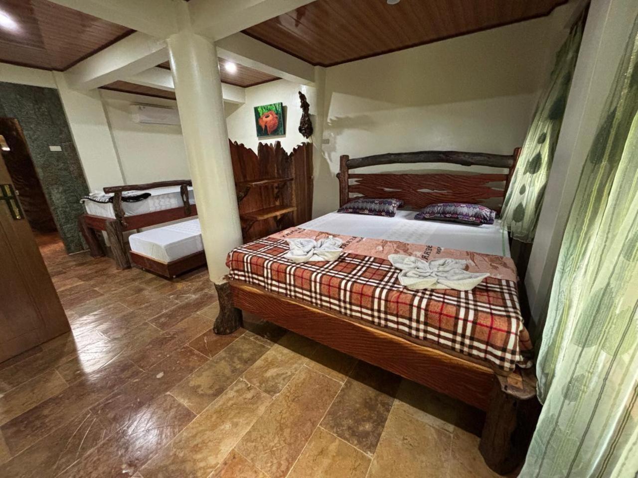On The Rocks Bungalows, Restaurant And Jungle Trekking Tours Bukit Lawang Esterno foto