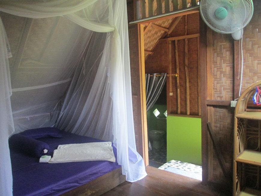 On The Rocks Bungalows, Restaurant And Jungle Trekking Tours Bukit Lawang Esterno foto