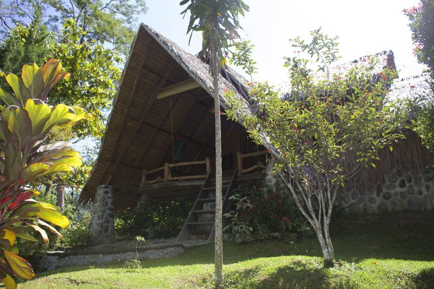 On The Rocks Bungalows, Restaurant And Jungle Trekking Tours Bukit Lawang Esterno foto