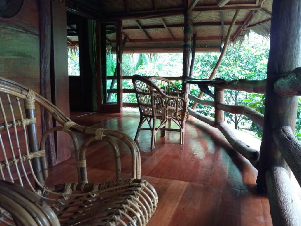 On The Rocks Bungalows, Restaurant And Jungle Trekking Tours Bukit Lawang Esterno foto