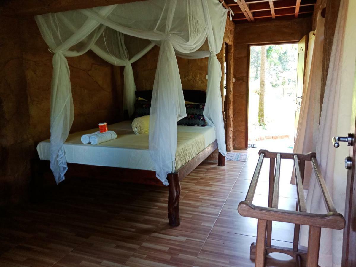 On The Rocks Bungalows, Restaurant And Jungle Trekking Tours Bukit Lawang Esterno foto